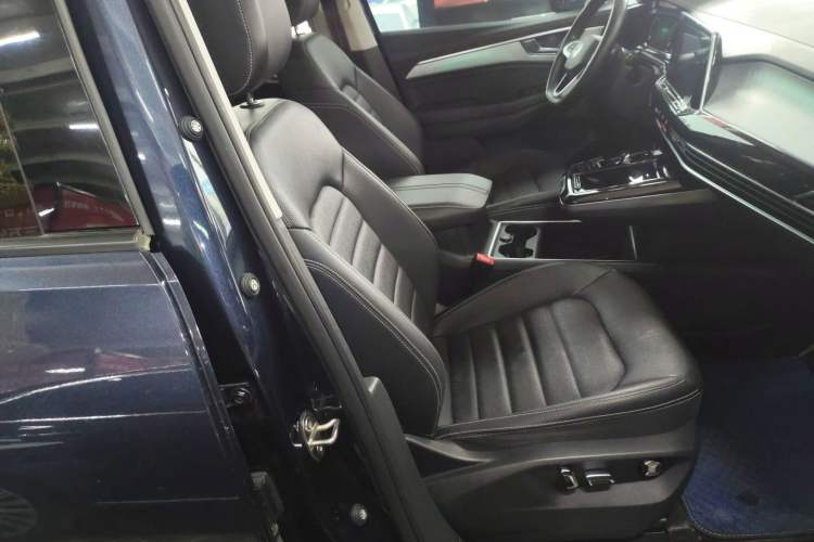 Used Volkswagen Talagon 2023 Facelift 380TSI All-Wheel Drive Luxury Jiajing Pro Version with 7 Seats Right Front Seat