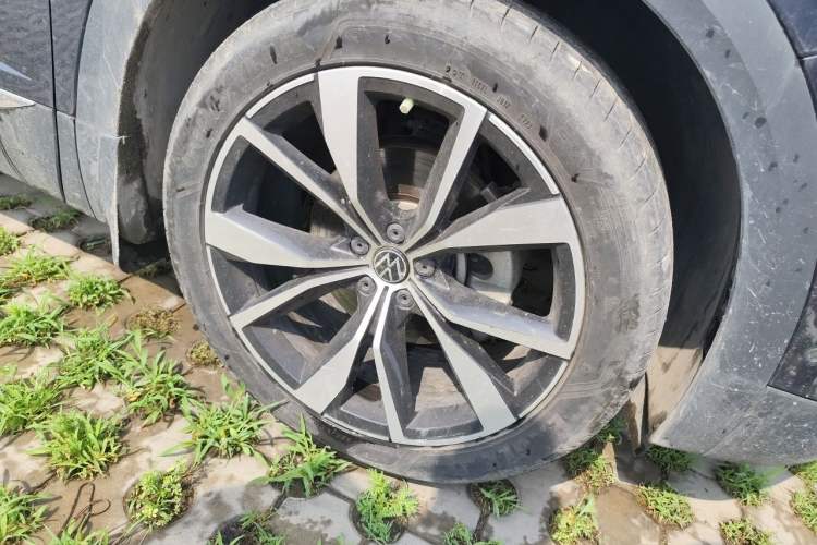 Used Volkswagen Talagon 2023 Facelift 530TSI All-Wheel-Drive Flagship Shengjing Edition Pro 6-Seater Right Front Wheel Hub