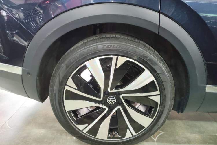 Used Volkswagen Talagon 2023 Facelift 380TSI All-Wheel Drive Luxury Jiajing Pro Version with 7 Seats Right Rear Wheel Hub