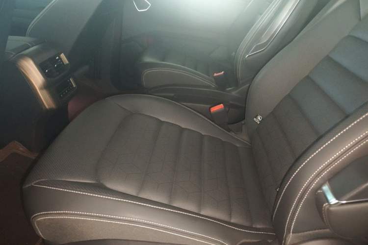 Used Volkswagen Talagon 2023 Facelift 380TSI All-Wheel-Drive Luxury Jiajing Pro 6-Seater Left Rear Seat