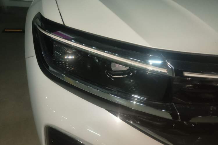 Used Volkswagen Talagon 2023 Facelift 380TSI All-Wheel Drive Luxury Jiajing Pro Version with 7 Seats Right Front Headlight