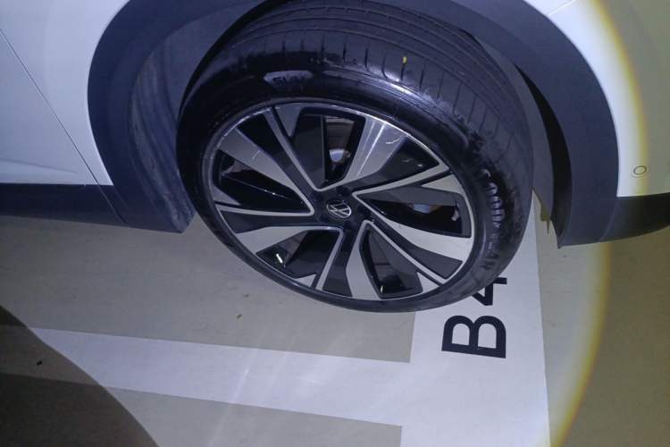 Used Volkswagen Talagon 2023 Facelift 380TSI All-Wheel Drive Luxury Jiajing Pro Version with 7 Seats Right Front Wheel Hub