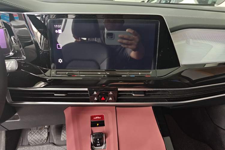 Used Volkswagen Talagon 2024 380TSI All-Wheel Drive Luxury Prestige Pro 6-Seater Audio And AC Panel