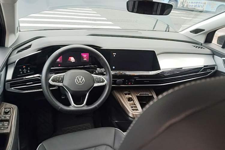 Used Volkswagen Talagon 2024 530TSI Four-Wheel-Drive Flagship Shengjing Edition Pro 6-Seater Center Console
