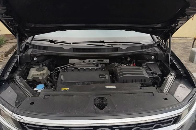 Used Volkswagen Talagon 2024 530TSI Four-Wheel-Drive Flagship Shengjing Edition Pro 6-Seater Engine Bay
