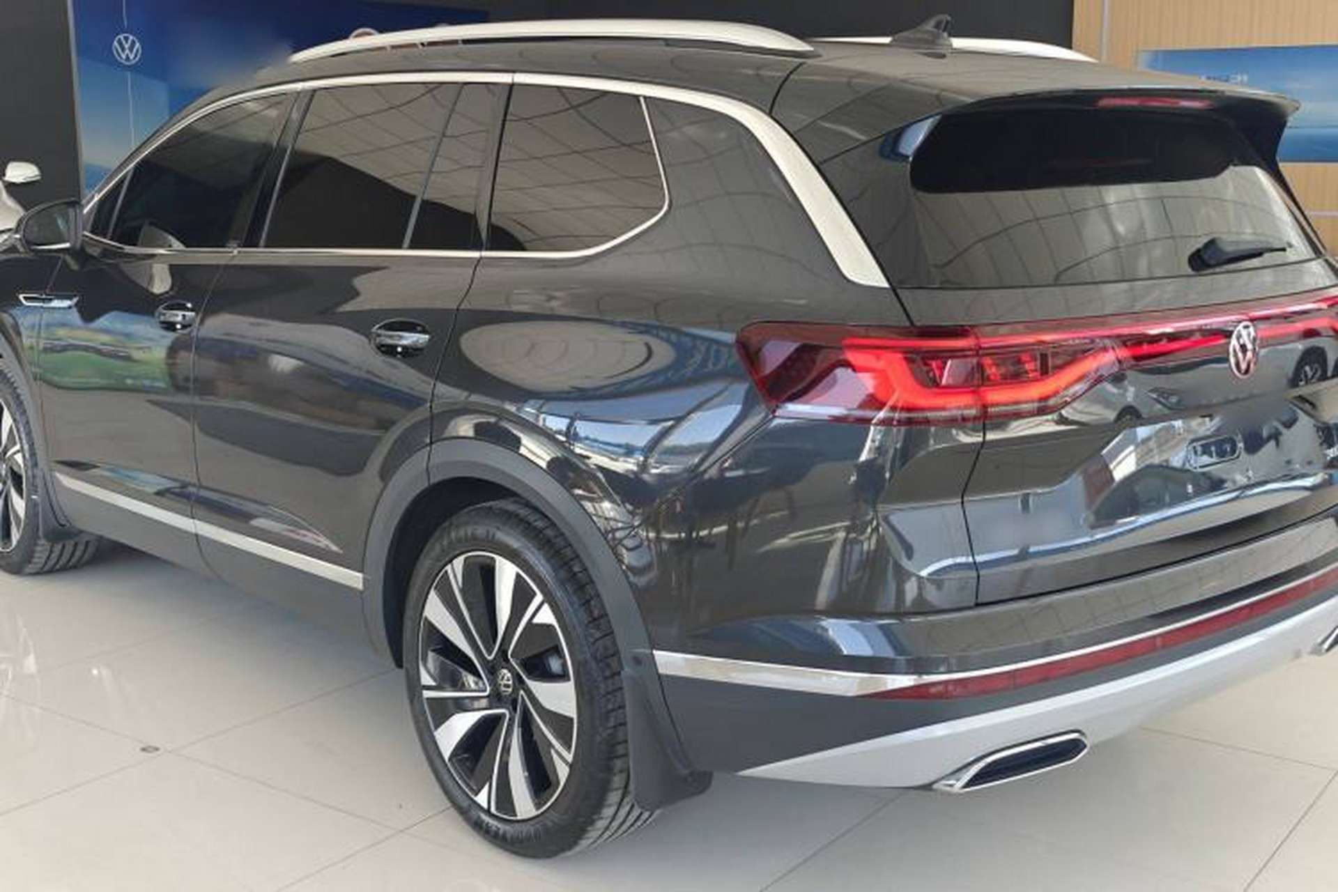 Used Volkswagen Talagon 2024 380TSI All-Wheel Drive Luxury Prestige Pro 7-Seater Exterior 4