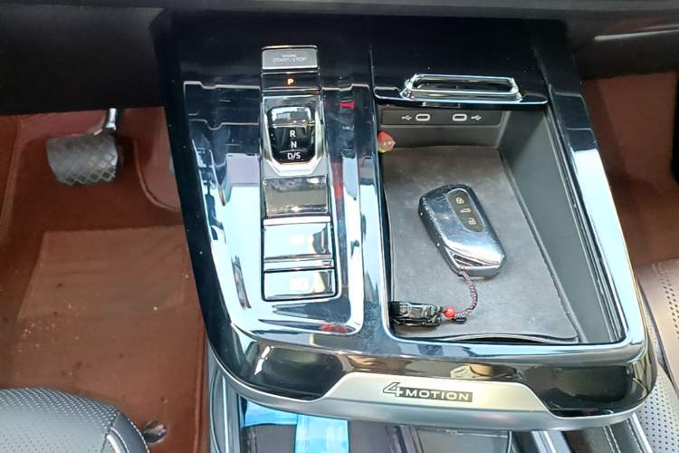Used Volkswagen Talagon 2024 530TSI Four-Wheel-Drive Flagship Shengjing Edition Pro 6-Seater Gear Lever