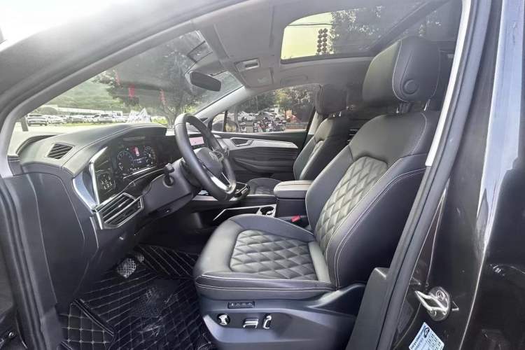 Used Volkswagen Talagon 2024 530TSI Four-Wheel-Drive Flagship Shengjing Edition Pro 7-Seater Interior 1