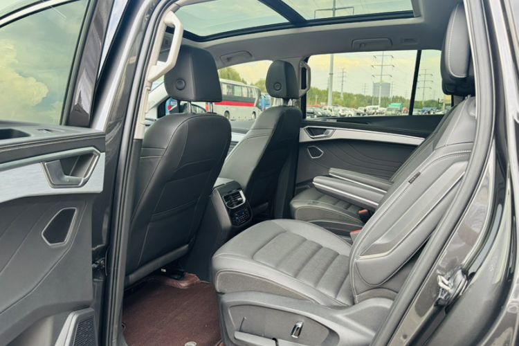Used Volkswagen Talagon 2024 380TSI All-Wheel Drive Luxury Prestige Pro 6-Seater Interior 3