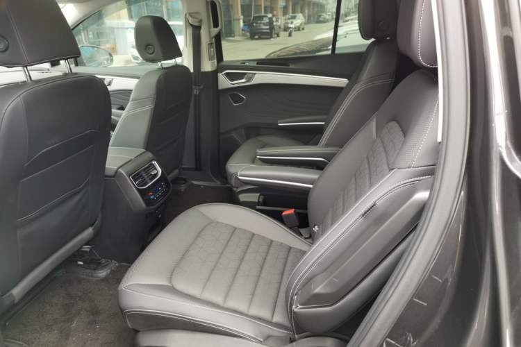 Used Volkswagen Talagon 2024 380TSI All-Wheel Drive Luxury Prestige Pro 6-Seater Interior 4