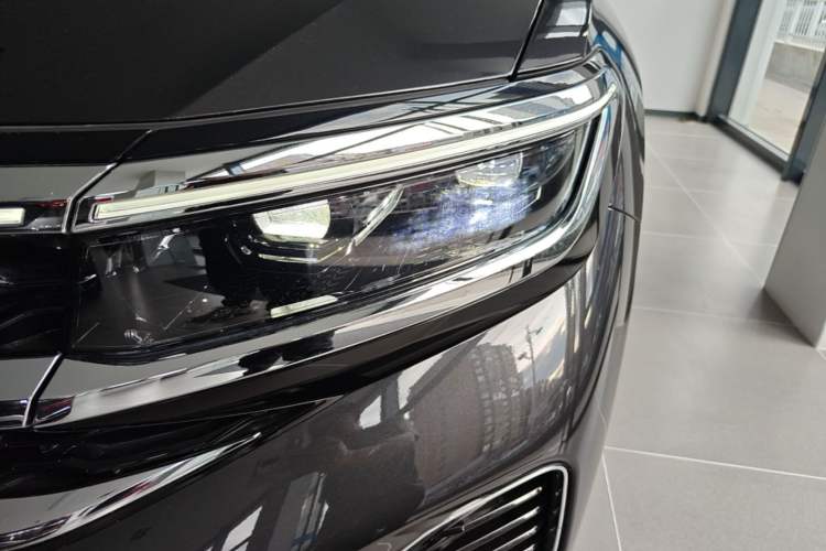 Used Volkswagen Talagon 2024 380TSI All-Wheel Drive Luxury Prestige Pro 6-Seater Left Front Headlight
