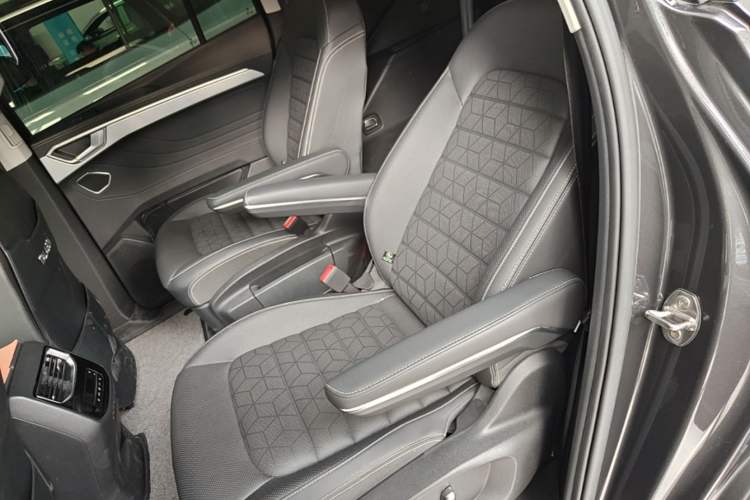 Used Volkswagen Talagon 2024 380TSI All-Wheel Drive Luxury Prestige Pro 6-Seater Left Rear Seat