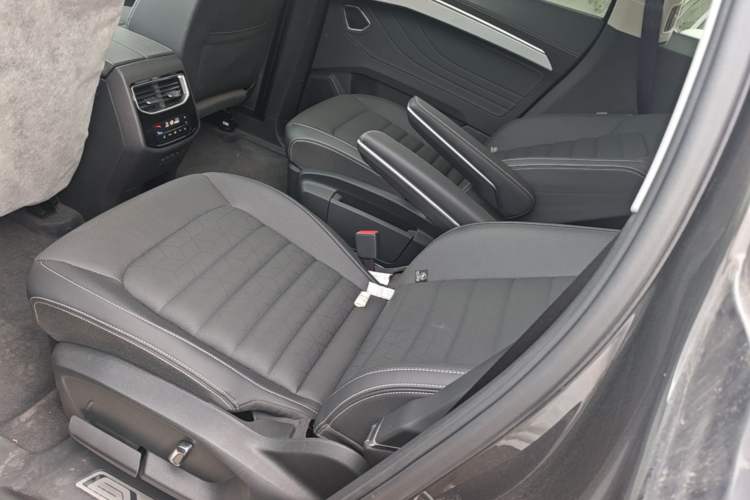 Used Volkswagen Talagon 2024 380TSI Four-Wheel Drive Luxury Jiajing Pro Shared-Experience Version 6 Seats Left Rear Seat
