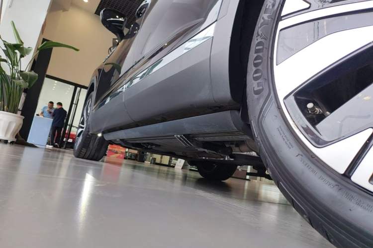Used Volkswagen Talagon 2024 380TSI All-Wheel Drive Luxury Prestige Pro 6-Seater Left Side Sill