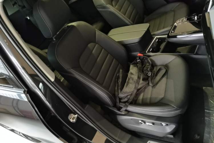 Used Volkswagen Talagon 2024 380TSI All-Wheel Drive Luxury Prestige Pro 6-Seater Right Front Seat