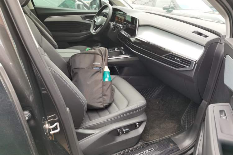 Used Volkswagen Talagon 2024 380TSI All-Wheel Drive Luxury Prestige Pro 6-Seater Right Front Seat