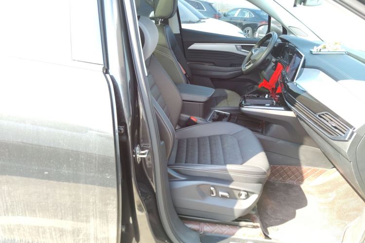 Used Volkswagen Talagon 2024 380TSI All-Wheel Drive Luxury Prestige Pro 7-Seater Right Front Seat