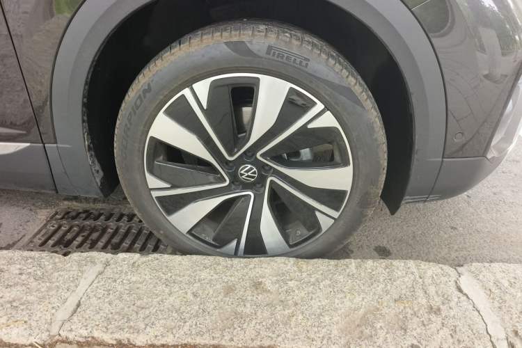 Used Volkswagen Talagon 2024 380TSI Four-Wheel-Drive Flagship Shengjing Shared Enjoyment Version 6 Seats Right Front Wheel Hub