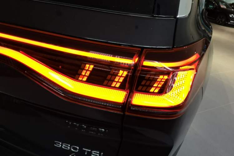 Used Volkswagen Talagon 2024 380TSI All-Wheel Drive Luxury Prestige Pro 6-Seater Right Rear Taillight