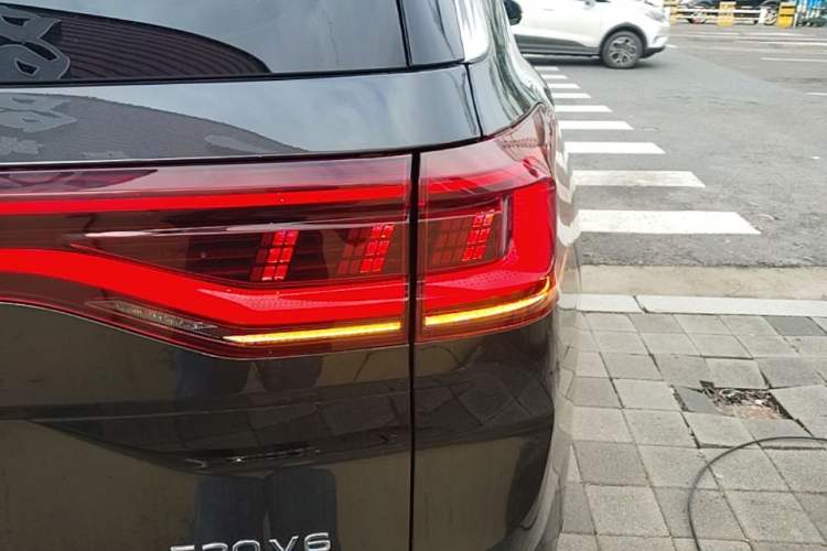 Used Volkswagen Talagon 2024 530TSI Four-Wheel-Drive Flagship Shengjing Edition Pro 6-Seater Right Rear Taillight