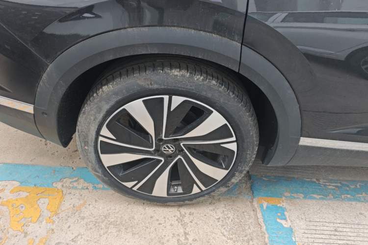 Used Volkswagen Talagon 2024 380TSI Four-Wheel Drive Luxury Jiajing Pro Shared-Experience Version 6 Seats Right Rear Wheel Hub