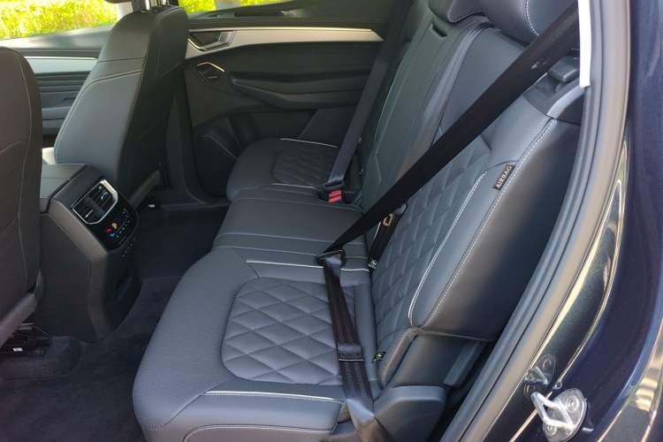 Used Volkswagen Talagon 2024 530TSI Four-Wheel-Drive Flagship Shengjing Edition Pro 7-Seater Left Rear Seat
