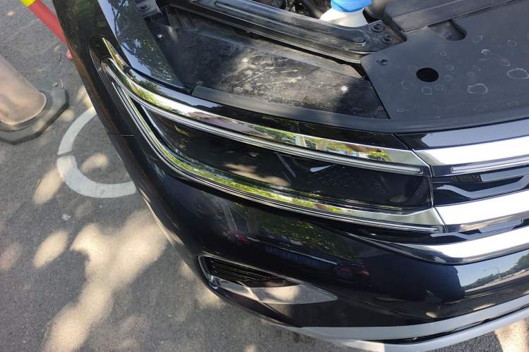 Used Volkswagen Talagon 2024 530TSI Four-Wheel-Drive Flagship Shengjing Edition Pro 7-Seater Right Front Headlight
