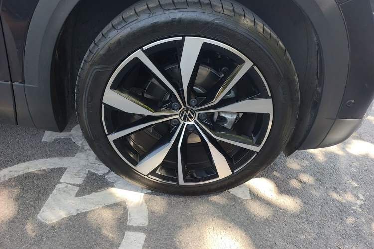Used Volkswagen Talagon 2024 530TSI Four-Wheel-Drive Flagship Shengjing Edition Pro 7-Seater Right Front Wheel Hub