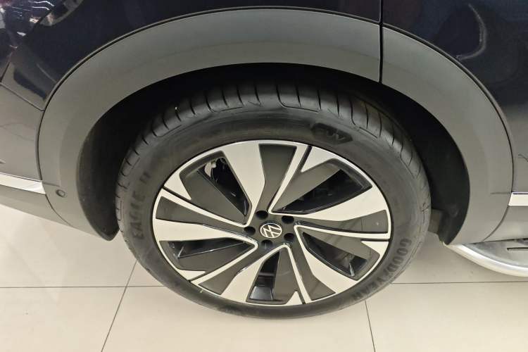 Used Volkswagen Talagon 2024 380TSI Four-Wheel-Drive Flagship Shengjing Shared Enjoyment Version 6 Seats Right Rear Wheel Hub