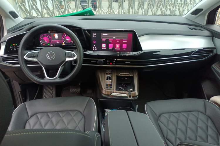 Used Volkswagen Talagon 2024 530TSI Four-Wheel-Drive Flagship Shengjing Edition Pro 6-Seater Center Console