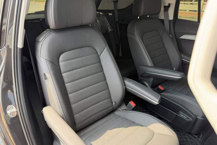 Used Volkswagen Talagon 2024 380TSI Four-Wheel Drive Luxury Jiajing Pro Shared-Experience Version 6 Seats Interior 2