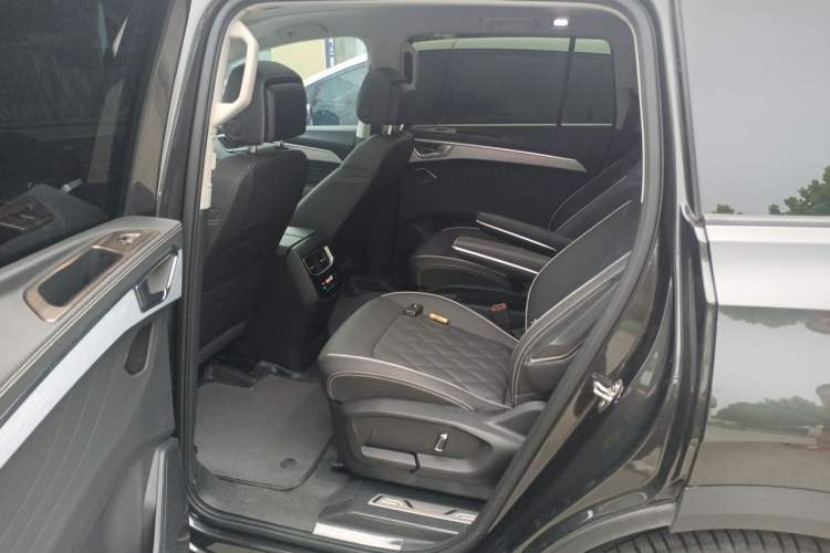 Used Volkswagen Talagon 2024 530TSI Four-Wheel-Drive Flagship Shengjing Edition Pro 6-Seater Left Rear Seat