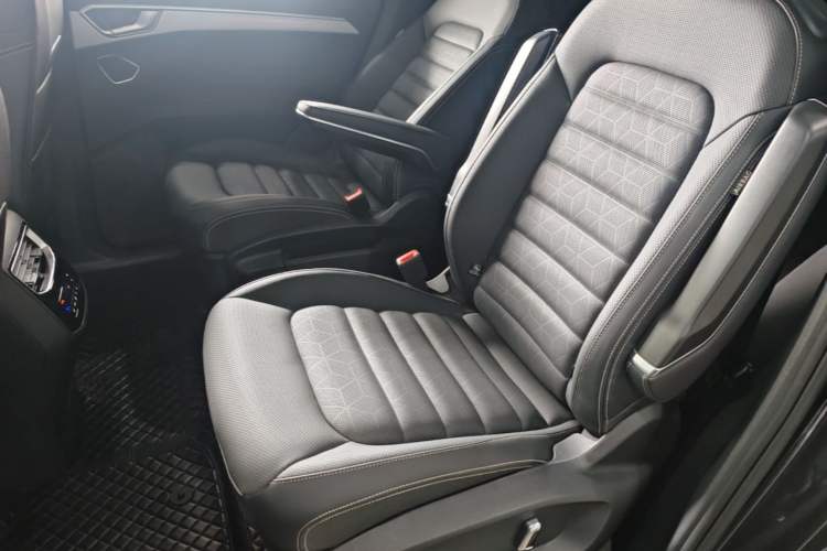 Used Volkswagen Talagon 2024 380TSI Four-Wheel Drive Luxury Jiajing Pro Shared-Experience Version 6 Seats Left Rear Seat