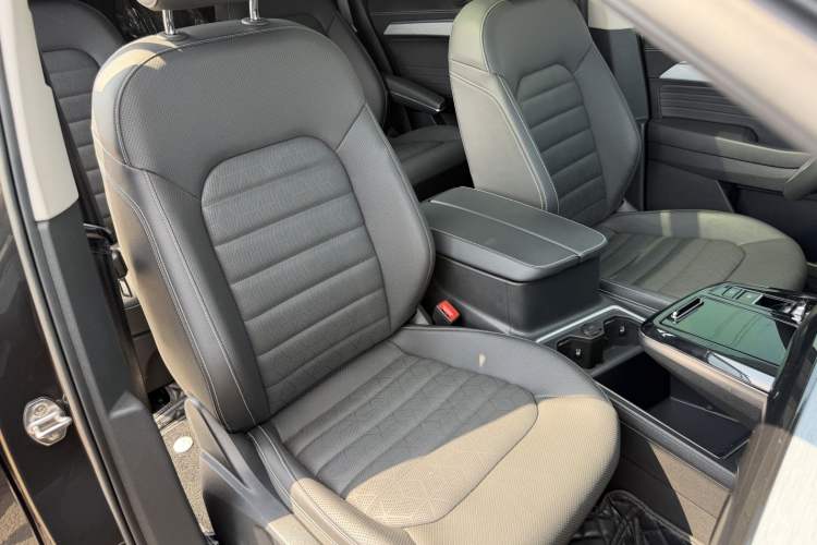 Used Volkswagen Talagon 2024 380TSI Four-Wheel Drive Luxury Jiajing Pro Shared-Experience Version 6 Seats Right Front Seat