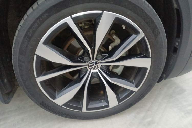 Used Volkswagen Talagon 2024 530TSI Four-Wheel-Drive Flagship Shengjing Edition Pro 6-Seater Right Front Wheel Hub