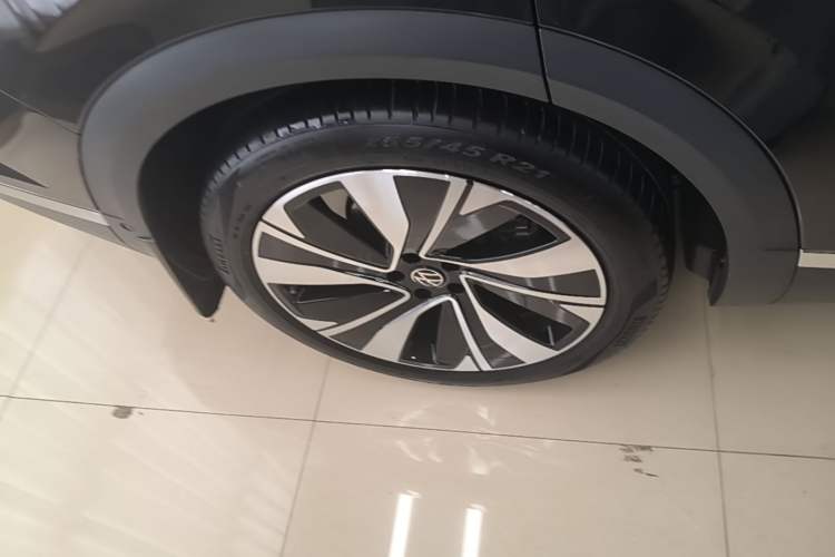 Used Volkswagen Talagon 2024 380TSI Four-Wheel Drive Luxury Jiajing Pro Shared-Experience Version 6 Seats Right Rear Wheel Hub