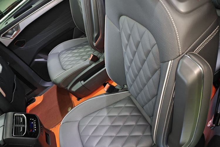 Used Volkswagen Talagon 2025 380TSI All-Wheel-Drive Luxury Jiajing Pro – Shared Edition 6 Seats Left Rear Seat