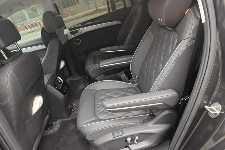 Used Volkswagen Talagon 2025 380TSI All-Wheel-Drive Luxury Jiajing Pro – Shared Edition 6 Seats Left Rear Seat