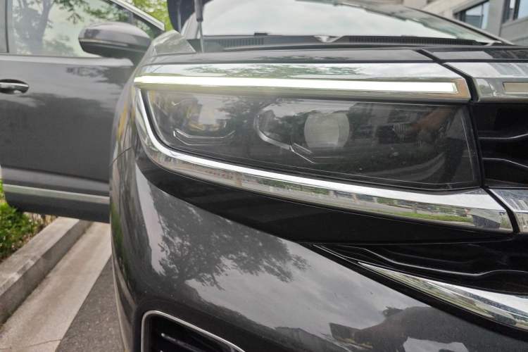 Used Volkswagen Talagon 2025 380TSI All-Wheel-Drive Luxury Jiajing Pro – Shared Edition 6 Seats Right Front Headlight