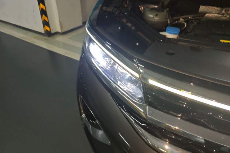 Used Volkswagen Talagon 2025 380TSI All-Wheel-Drive Luxury Jiajing Pro – Shared Edition 6 Seats Right Front Headlight