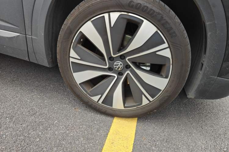 Used Volkswagen Talagon 2025 380TSI All-Wheel-Drive Luxury Jiajing Pro – Shared Edition 6 Seats Right Front Wheel Hub