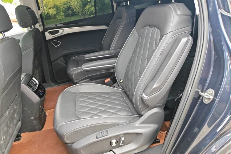 Used Volkswagen Talagon 2025 380TSI All-Wheel-Drive Luxury Jiajing Pro – Shared Edition 6 Seats Left Rear Seat