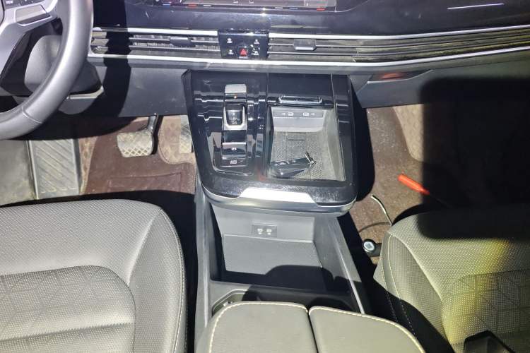 Used Volkswagen Talagon 2025 380TSI All-Wheel Drive Luxury Jiajing Pro – Shared-Use Version 7 Seats Gear Lever