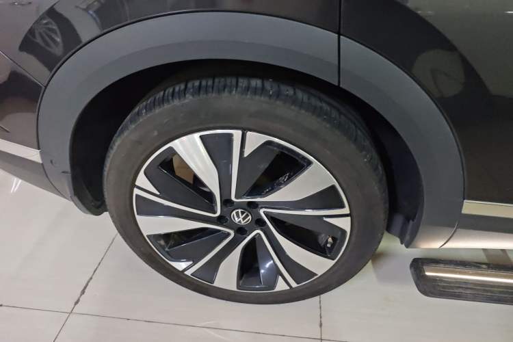 Used Volkswagen Talagon 2025 380TSI All-Wheel Drive Luxury Jiajing Pro – Shared-Use Version 7 Seats Right Rear Wheel Hub