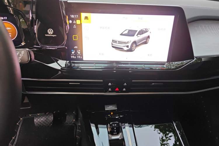 Used Volkswagen Talagon 2025 530TSI Four-Wheel-Drive Flagship Shengjing Pro Shared Edition 6-Seater Audio And AC Panel