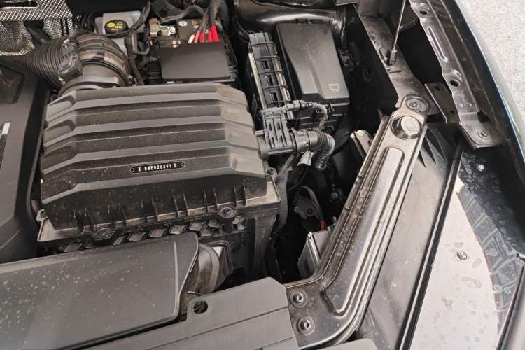 Used Volkswagen Talagon 2025 530TSI Four-Wheel-Drive Flagship Shengjing Pro Shared Edition 6-Seater Engine Bay Left