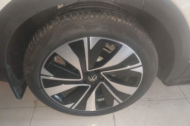 Used Volkswagen Talagon 2025 380TSI All-Wheel Drive Luxury Jiajing Pro – Shared-Use Version 7 Seats Right Rear Wheel Hub