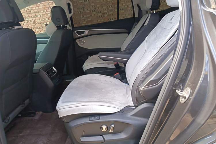 Used Volkswagen Talagon 2026 Model 450TSI Four-Wheel Drive Flagship 6-Seater Left Rear Seat