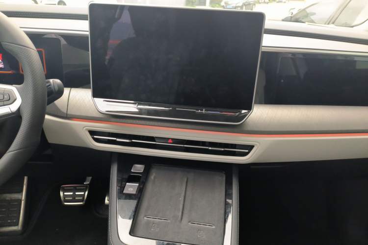Used Volkswagen Talagon 2026 Model 450TSI Four-Wheel Drive Flagship 6-Seater Audio And AC Panel