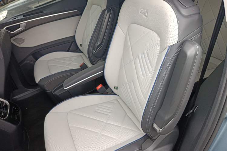 Used Volkswagen Talagon 2026 Model 450TSI Four-Wheel Drive Flagship 6-Seater Left Rear Seat